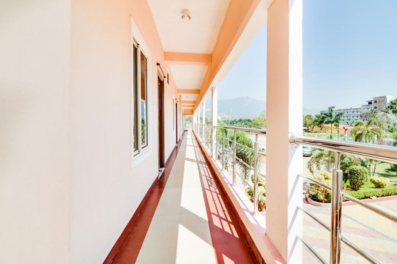 Oyo 68320 Bgr Residency Ξενοδοχείο Τιρουπάτι Εξωτερικό φωτογραφία